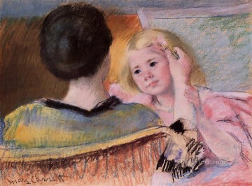 Madre peinando el cabello Saras sin madres hijos Mary Cassatt Pinturas al óleo